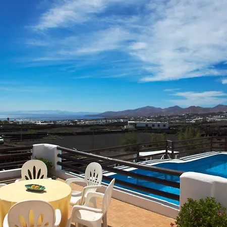 Villa Macher Tías